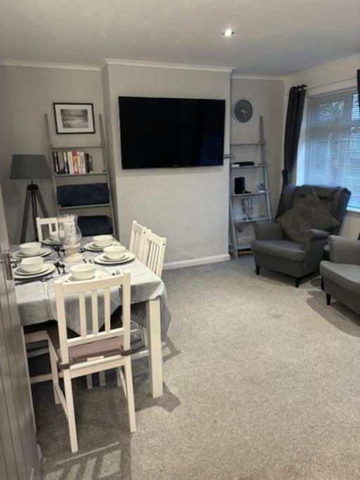 Villa Clarke'S Airbnb à Worthing Extérieur photo